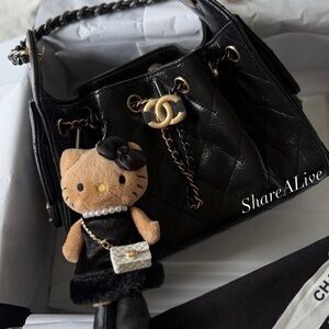 Meet your Posher, Designer